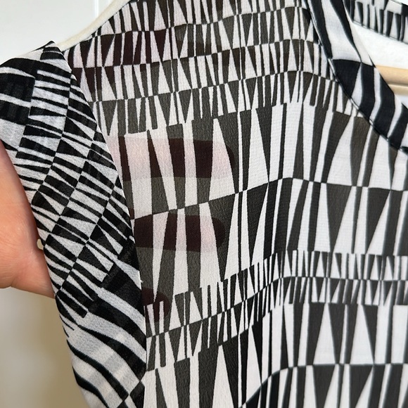 Slightly sheer, black & white, geometric print top, S - Picture 3 of 9
